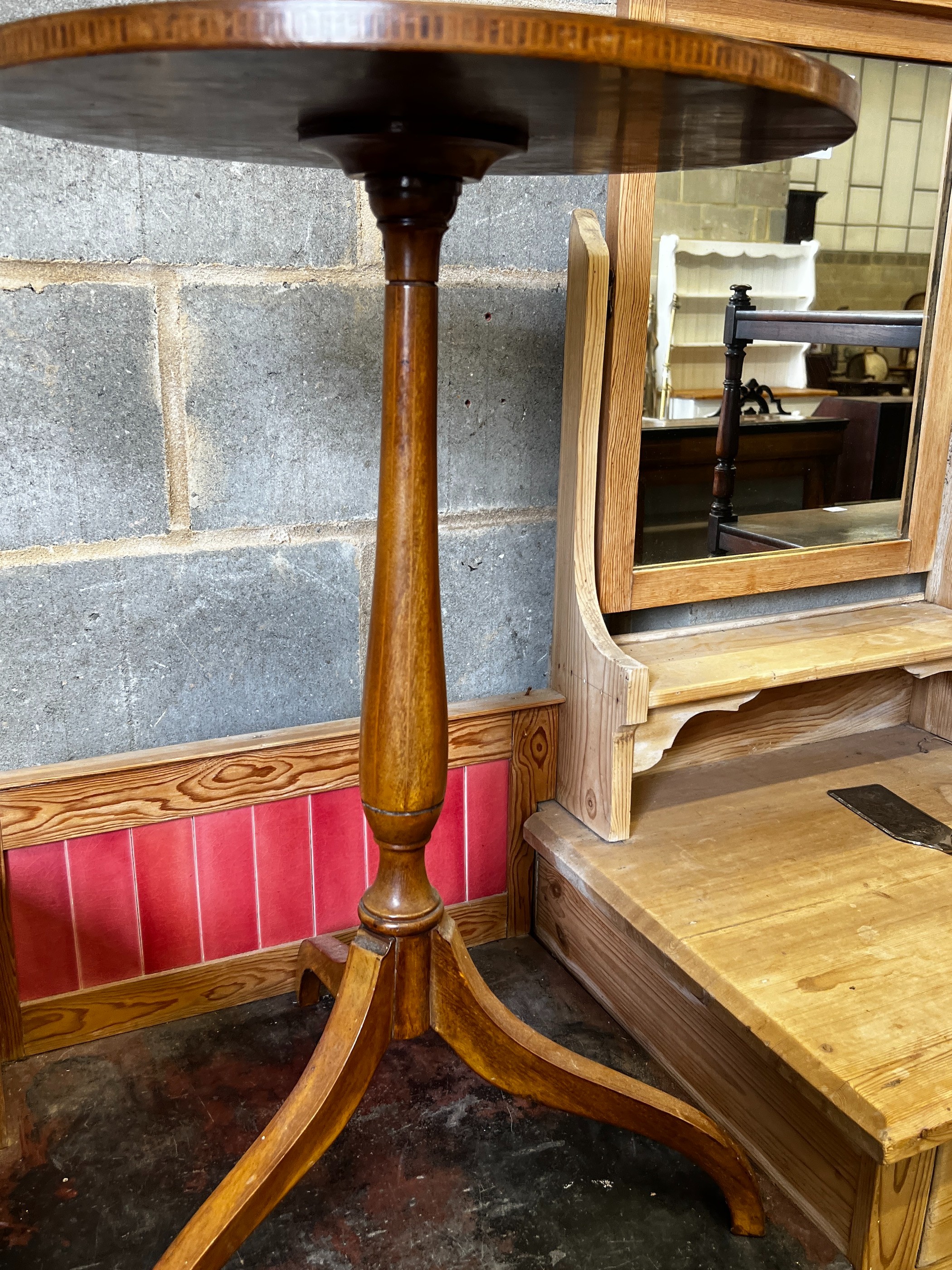 An Edwardian circular mahogany tripod wine table, diameter 44cm, height 70cm